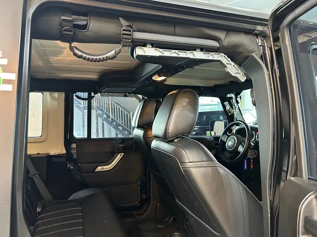 Jeep Wrangler 2019 — фото 15