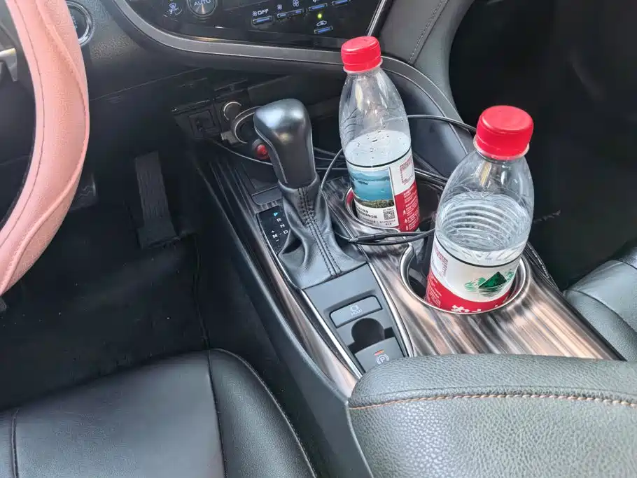 Toyota Camry 2019 — фото 16