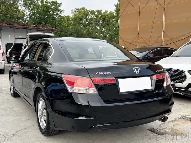 Honda Accord 2010 — фото 10