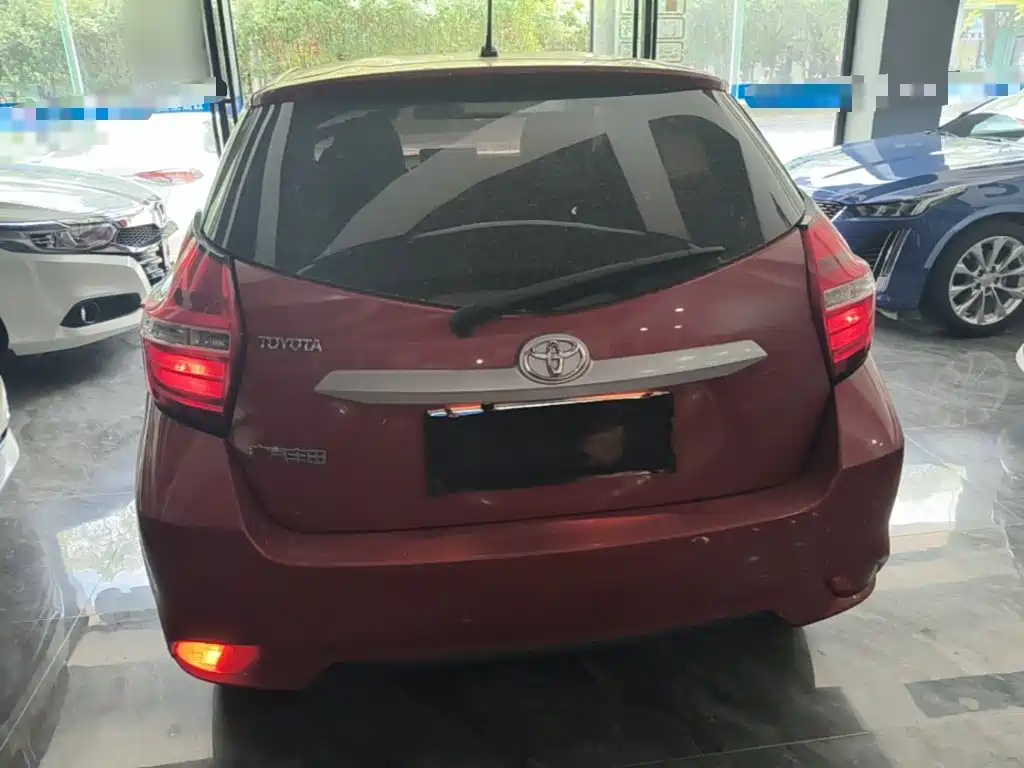 Toyota Yaris L 2021