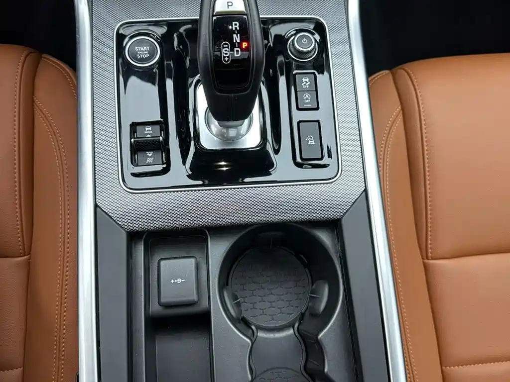 Jaguar XEL 2024 — фото 12