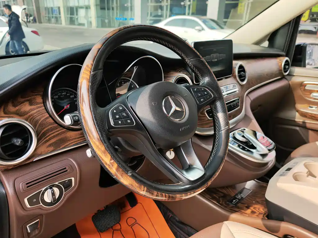Mercedes-Benz V-Class 2019 — фото 5