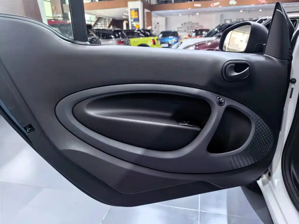 smart Fortwo 2018 — фото 13