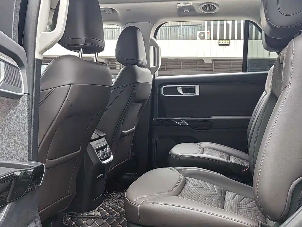 Ford Explorer 2025 — фото 11