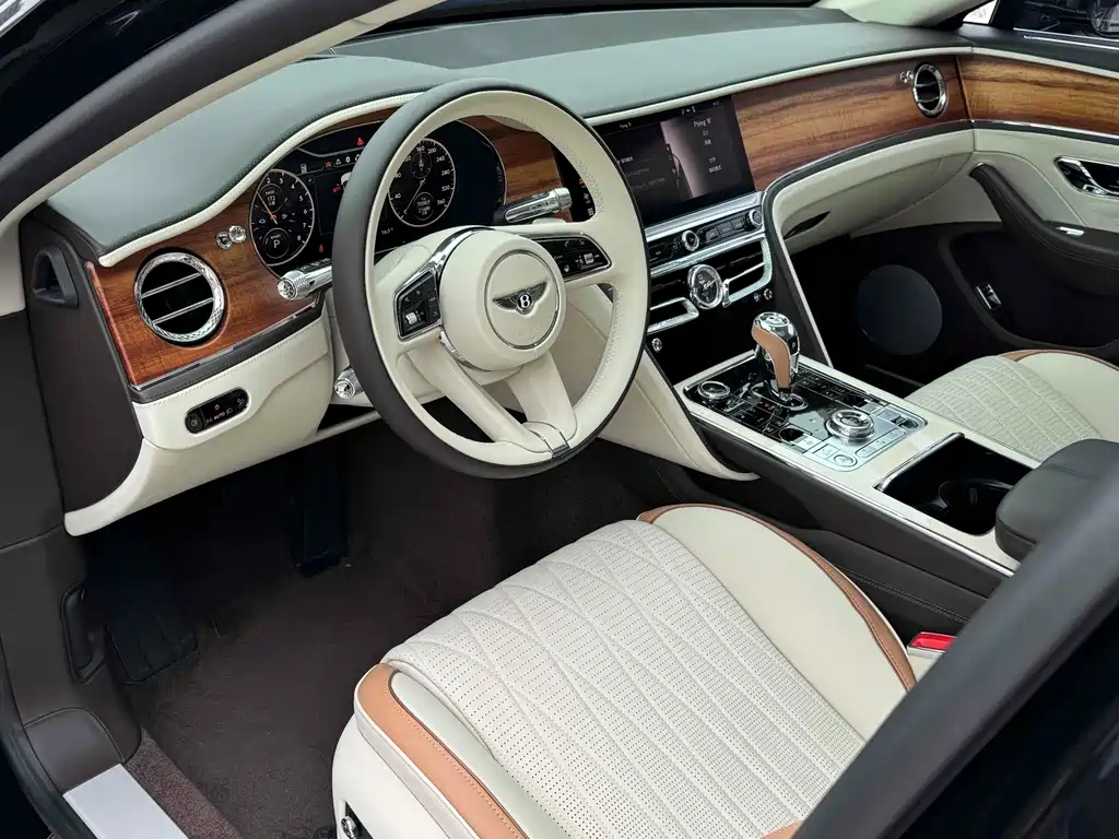Bentley Flying Spur PHEV 2023 — фото 7