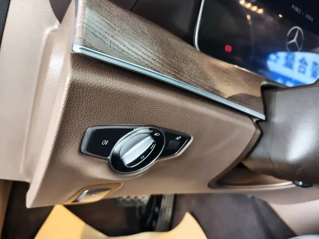 Mercedes-Benz E-Class 2022 — фото 11
