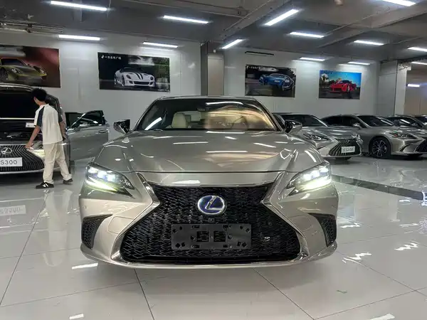 Lexus ES 2022