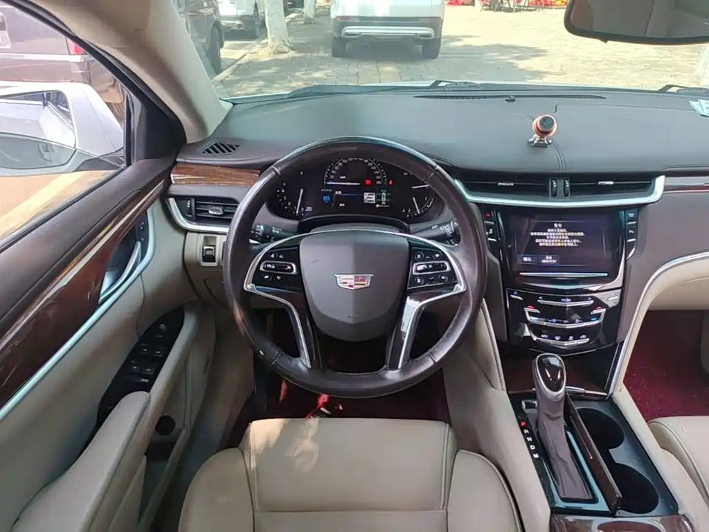 Cadillac XTS 2017 — фото 11