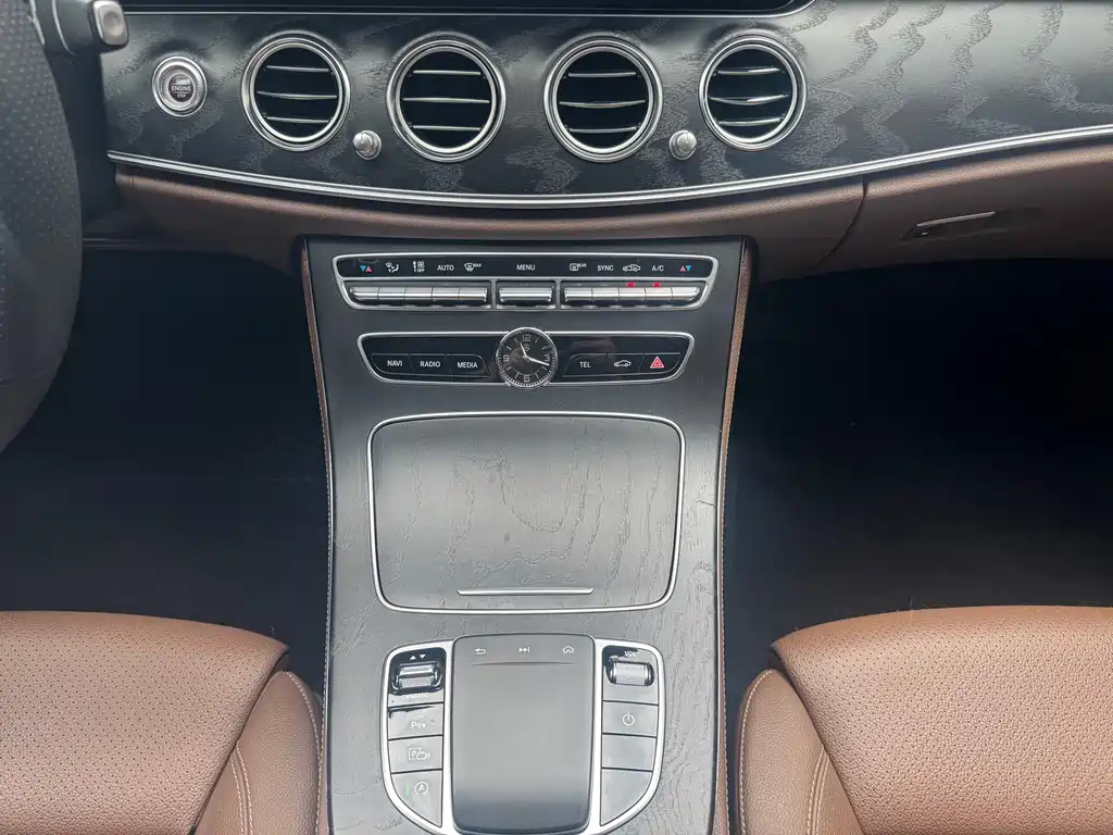 Mercedes-Benz E-Class 2019 — фото 15