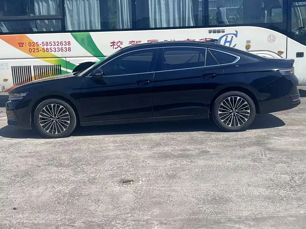 Volkswagen Magotan 2025