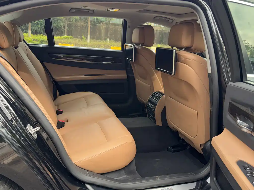 BMW 7 Series 2015 — фото 11