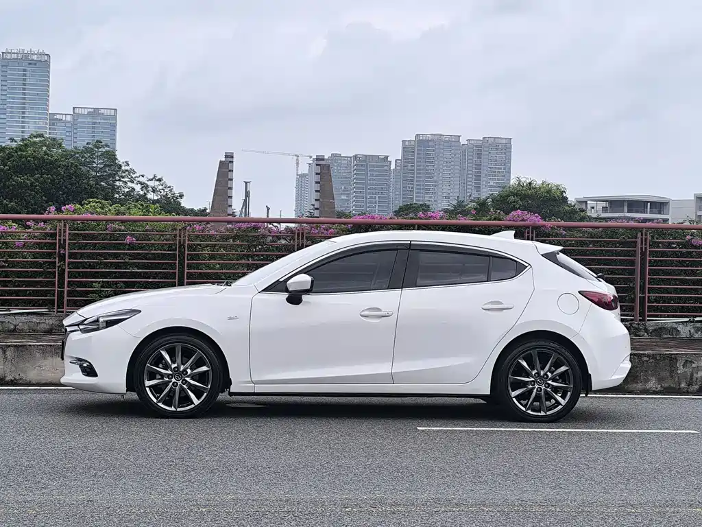 Mazda 3 Axela 2018 — фото 7