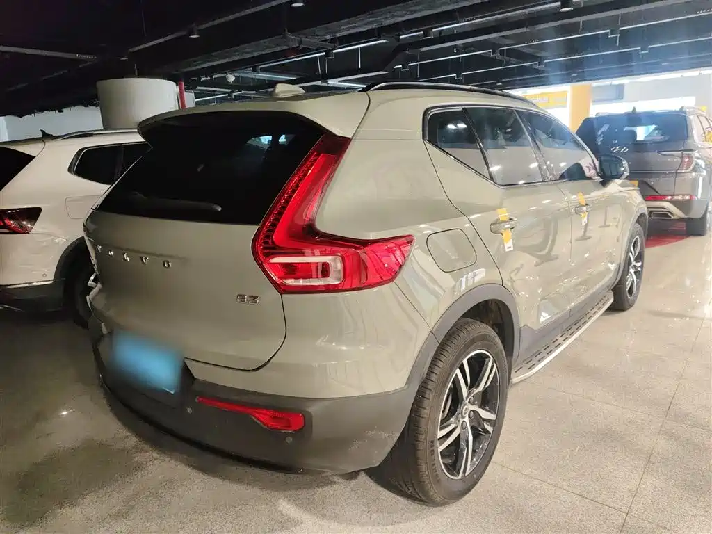 Volvo XC40 2023 — фото 5