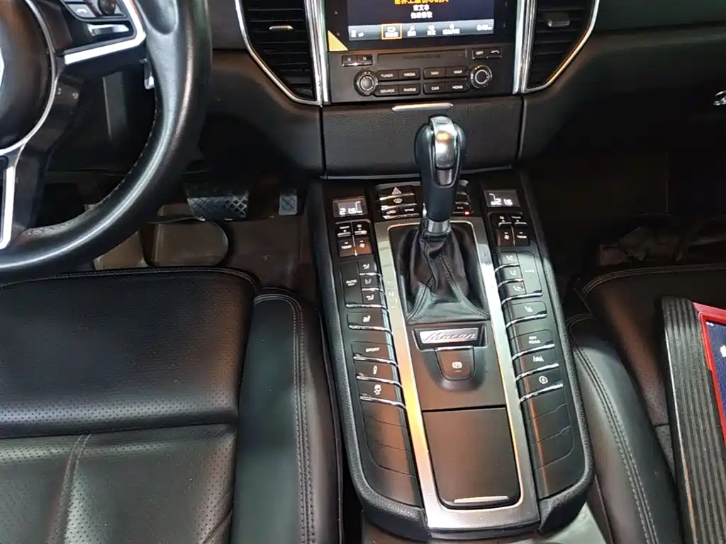 Porsche Macan 2016 — фото 14