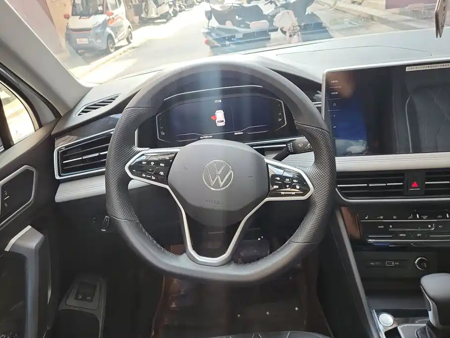 Volkswagen Tiguan L Plug-In Hybrid 2024 — фото 15