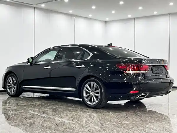 Lexus LS 2015
