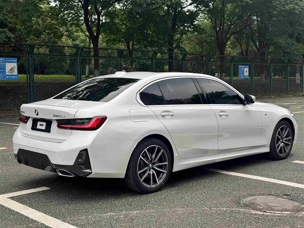 BMW 3 Series 2024 — фото 10