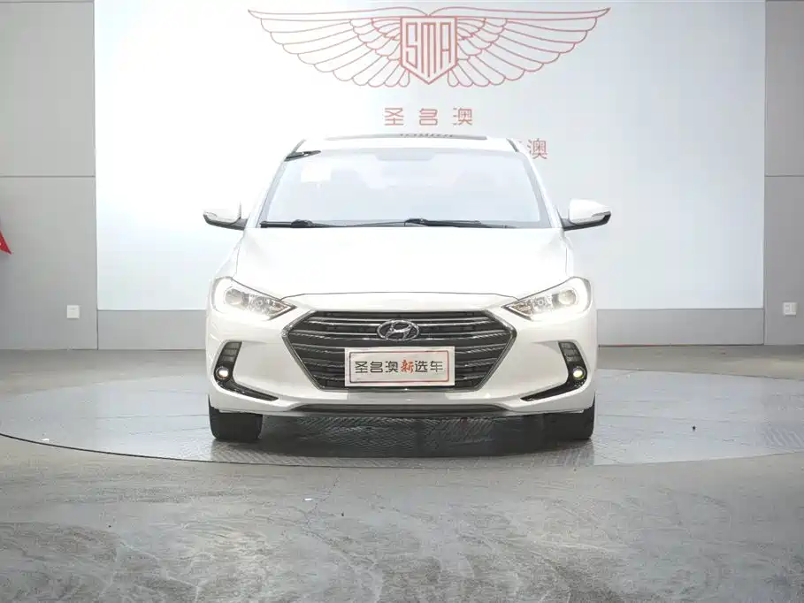 Hyundai Elantra 2017 — фото 17