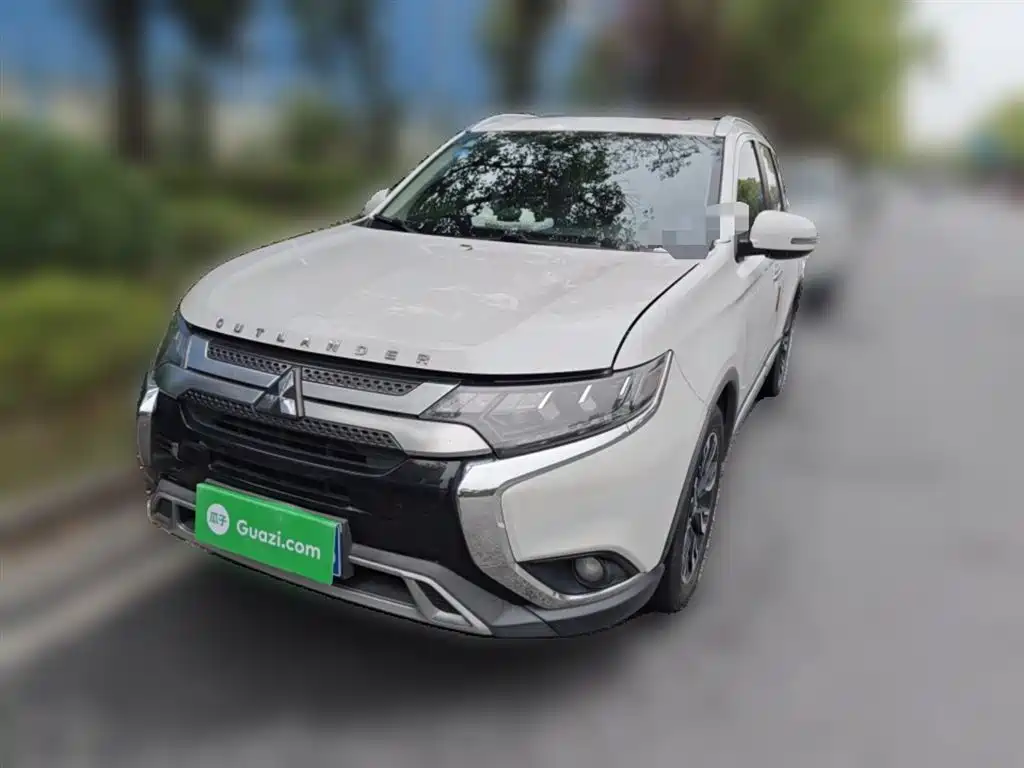 Mitsubishi Outlander 2019 — фото 1