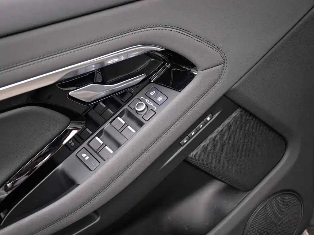 Land Rover Range Rover Evoque 2023 — фото 17