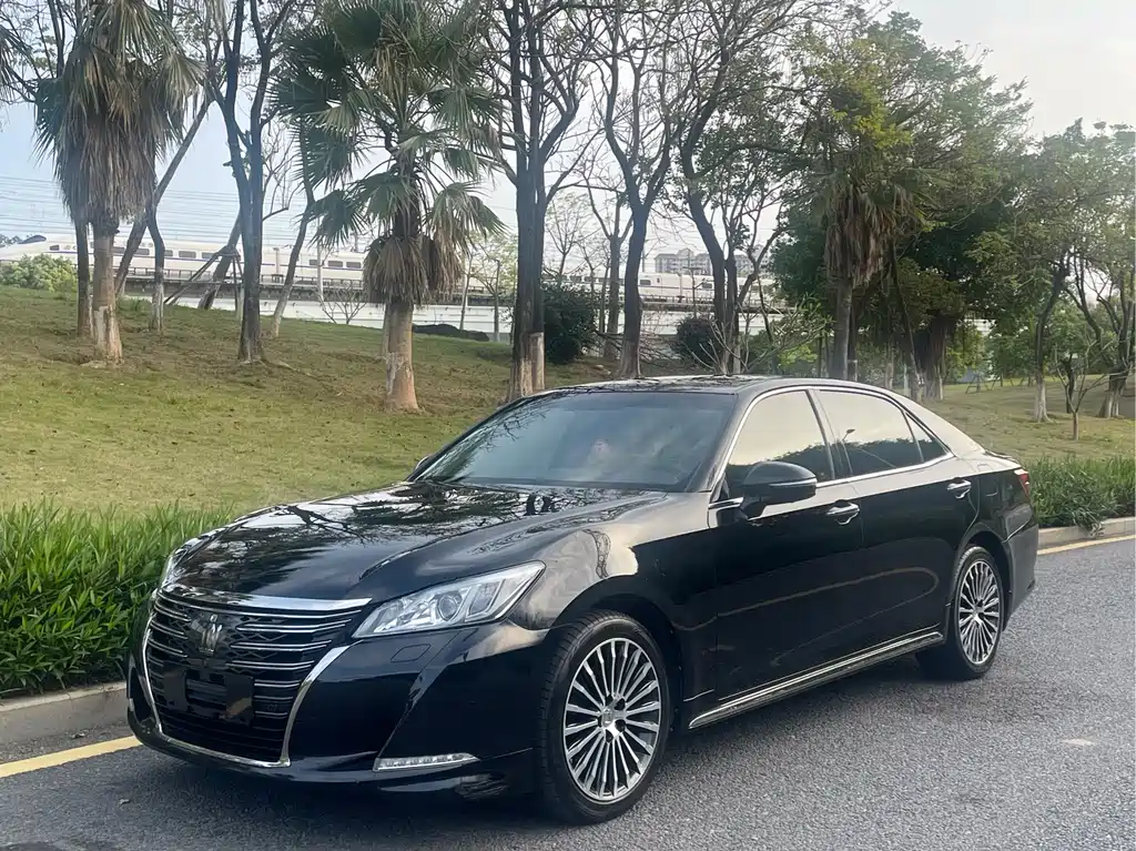 Toyota Crown 2019 — фото 1