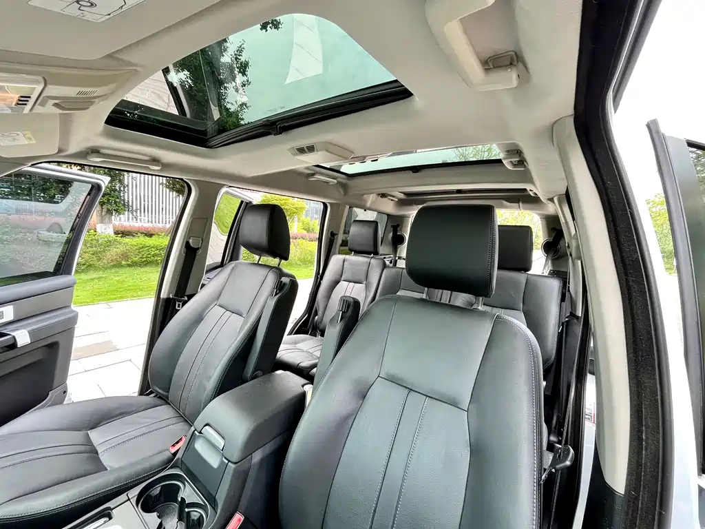 Land Rover Discovery 2016 — фото 10