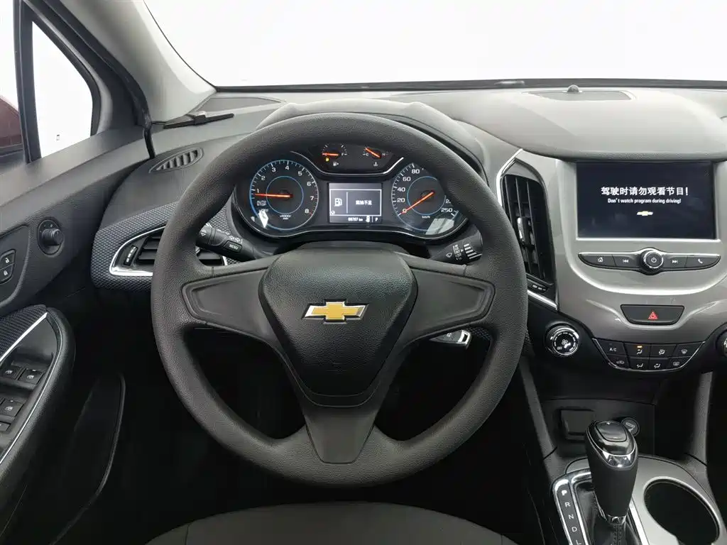 Chevrolet Cruze 2018 — фото 11