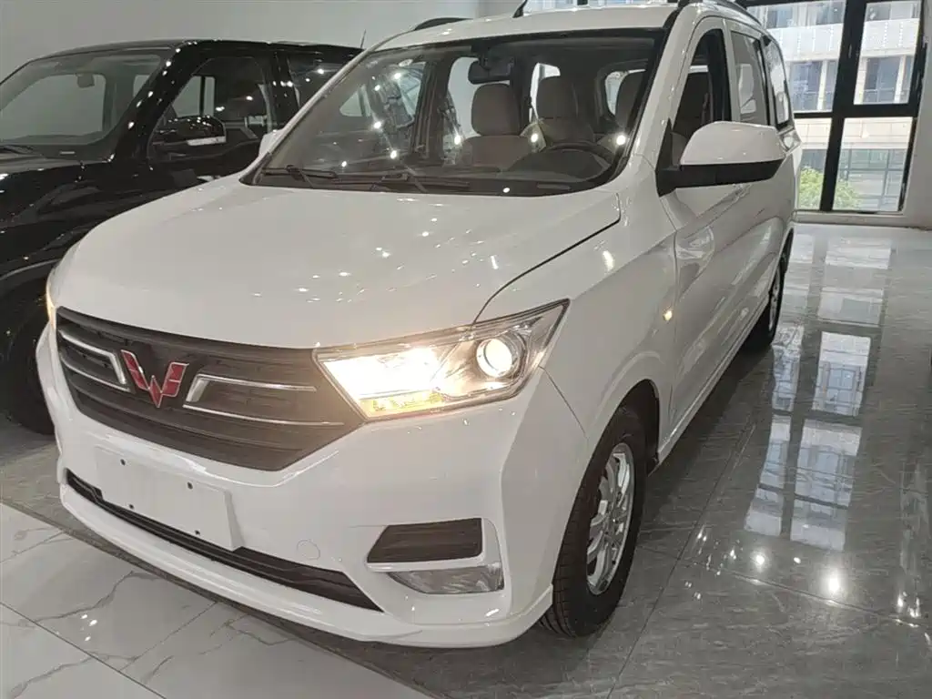 Wuling Hongguang 2020 — фото 1