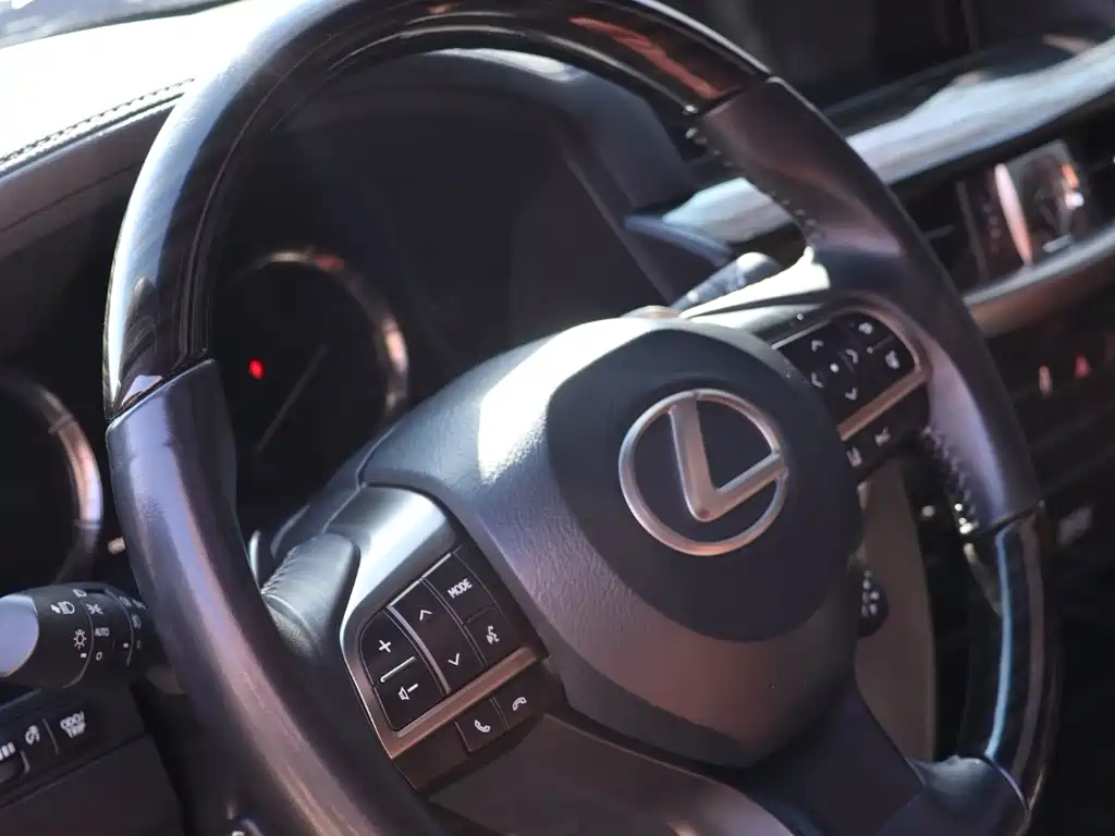 Lexus LX 2020 — фото 11