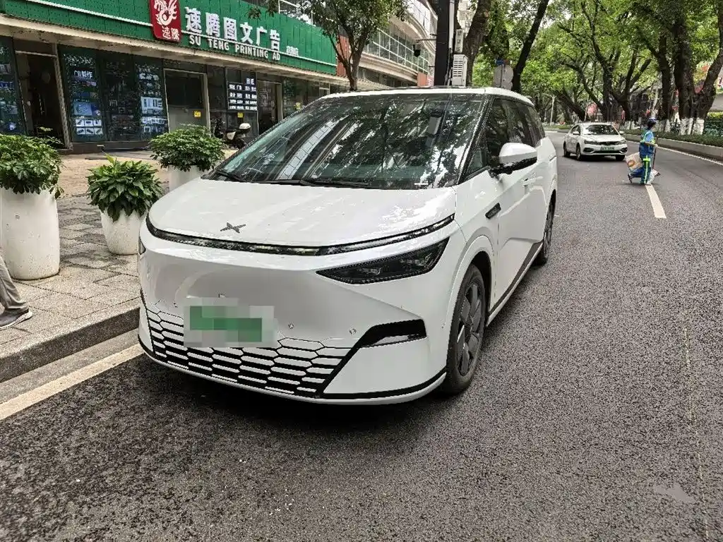 XPeng X9 2024
