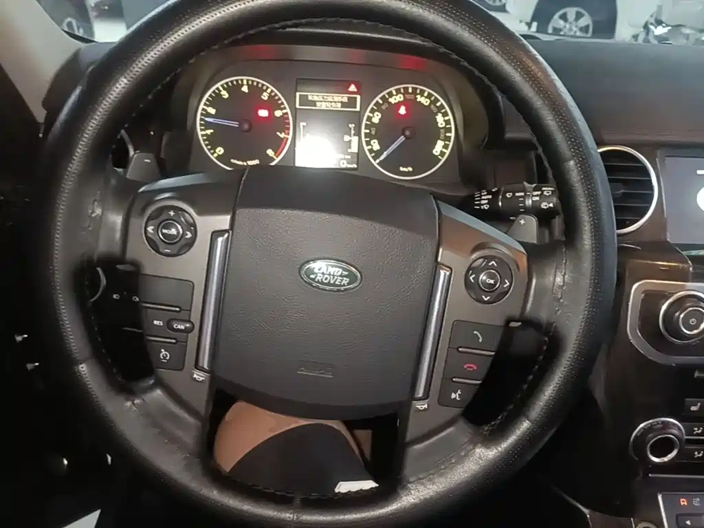 Land Rover Discovery 2017 — фото 11