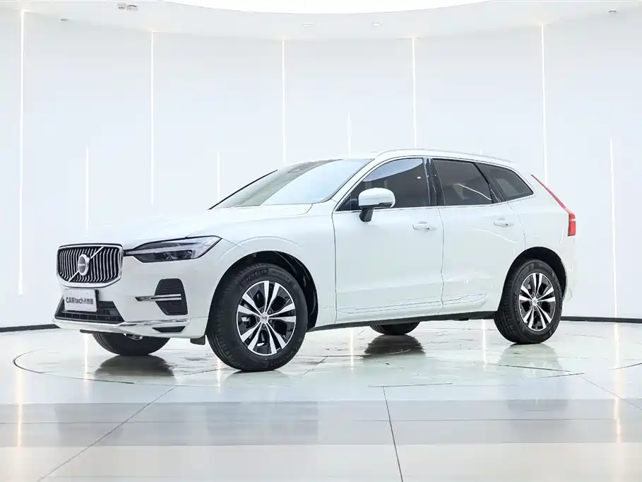 Volvo XC60 2024 — фото 1
