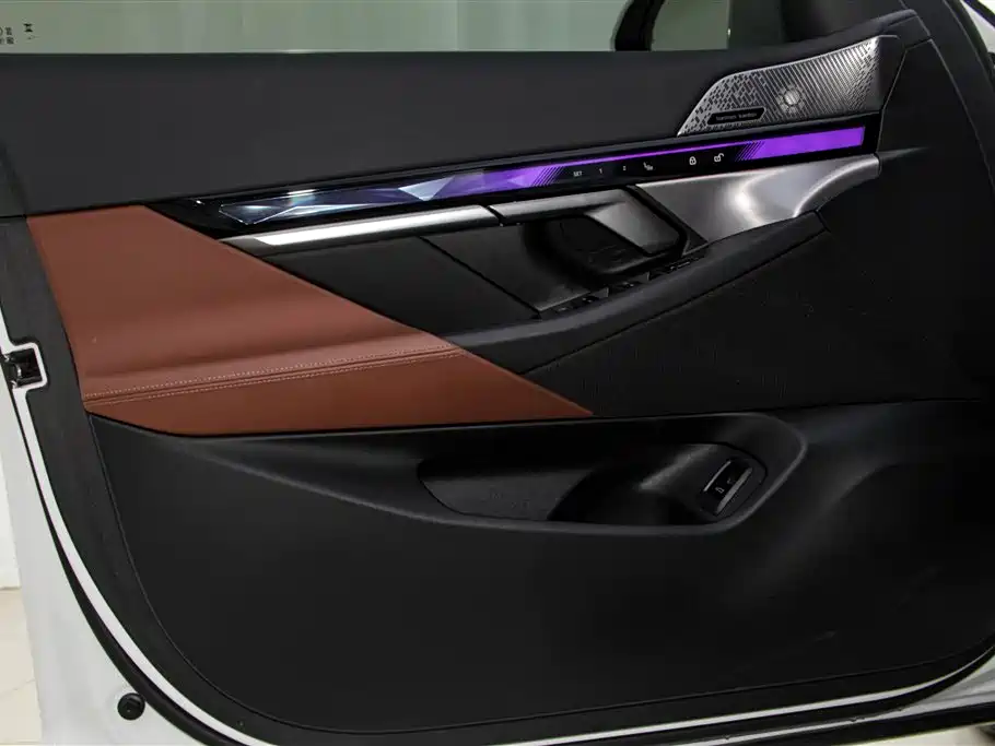 BMW 5 Series 2024 — фото 17