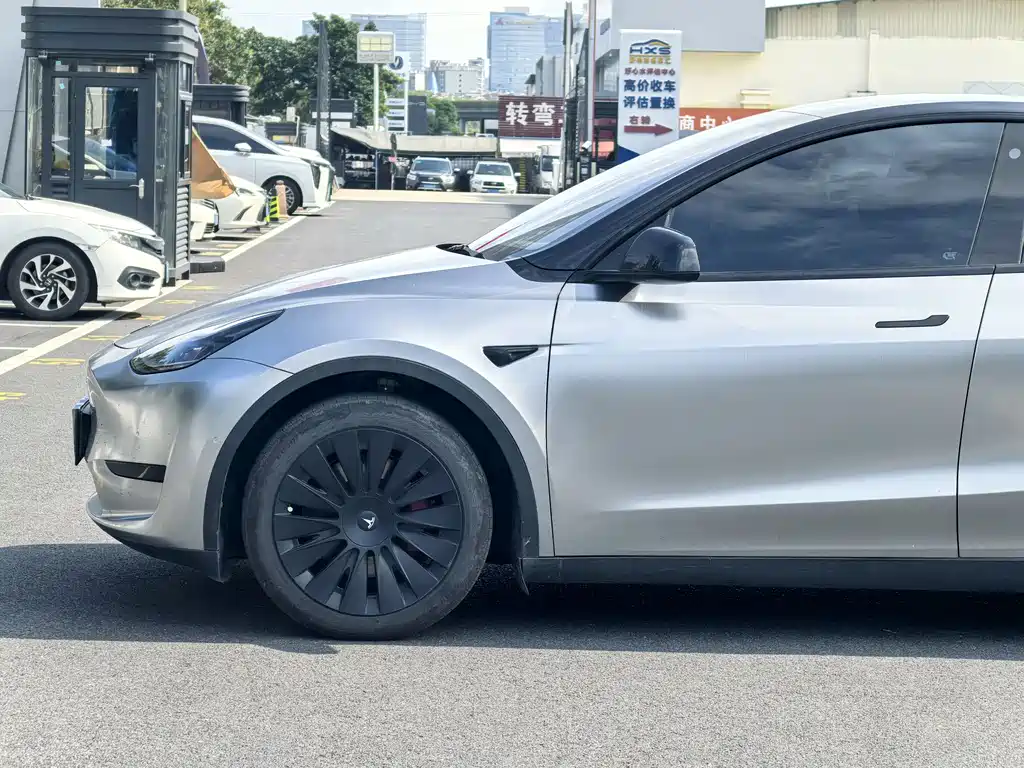 Tesla Model Y 2022 — фото 8
