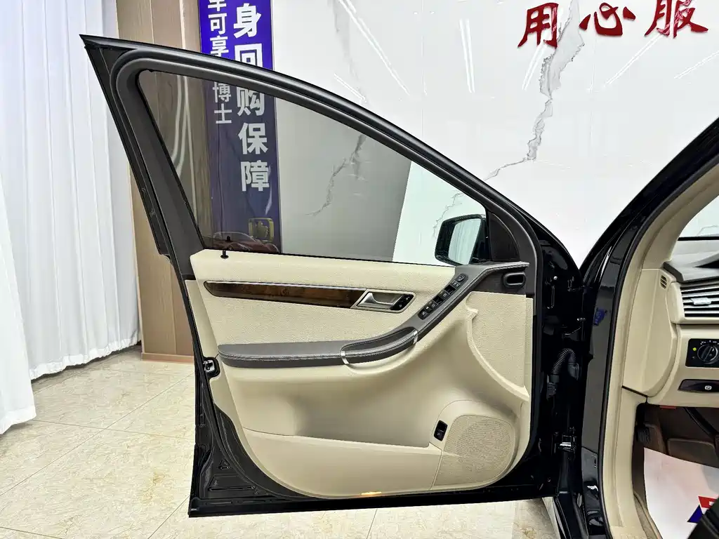 Mercedes-Benz R-Class 2012 — фото 16