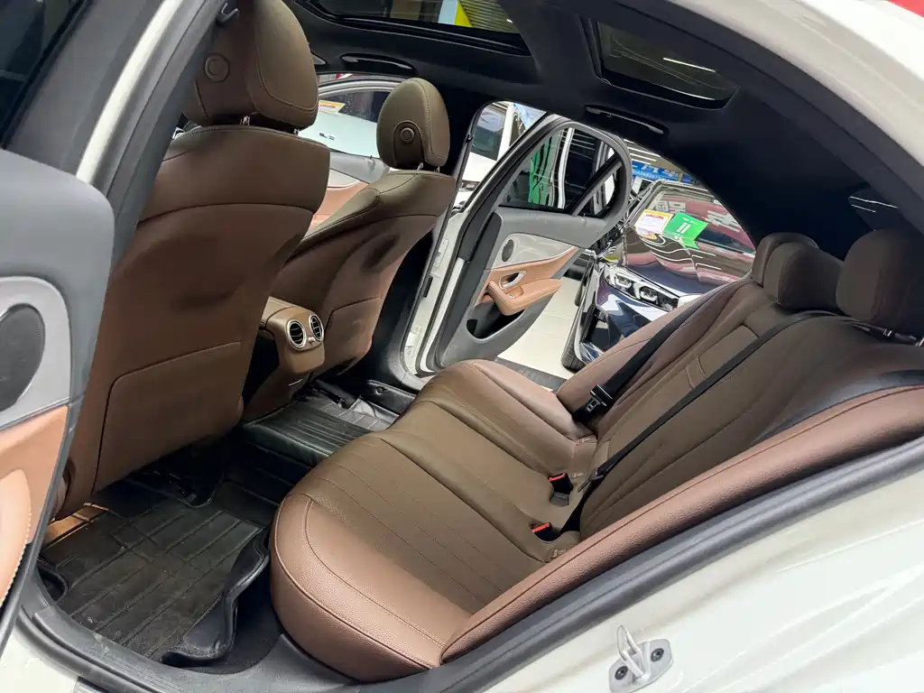 Mercedes-Benz E-Class 2020 — фото 11