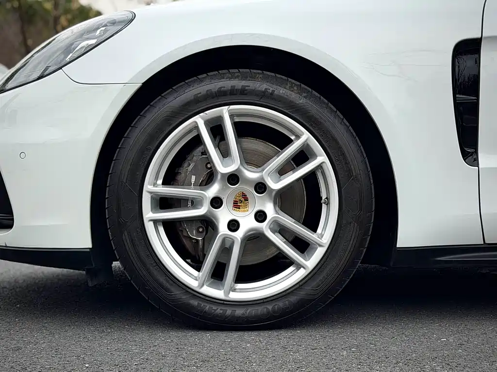 Porsche Panamera 2018 — фото 19