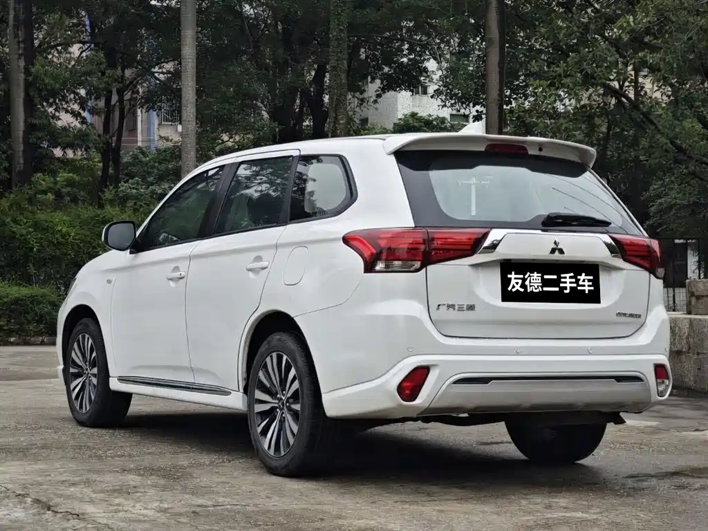 Mitsubishi Outlander 2021 — фото 6
