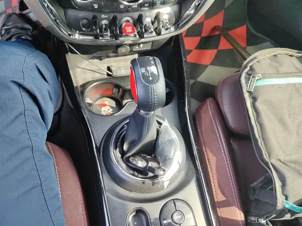 MINI Clubman 2018 — фото 10