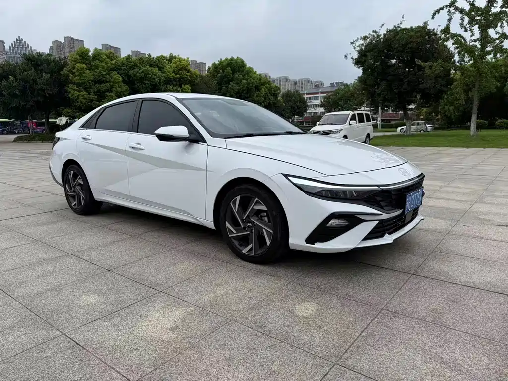Hyundai Elantra 2024