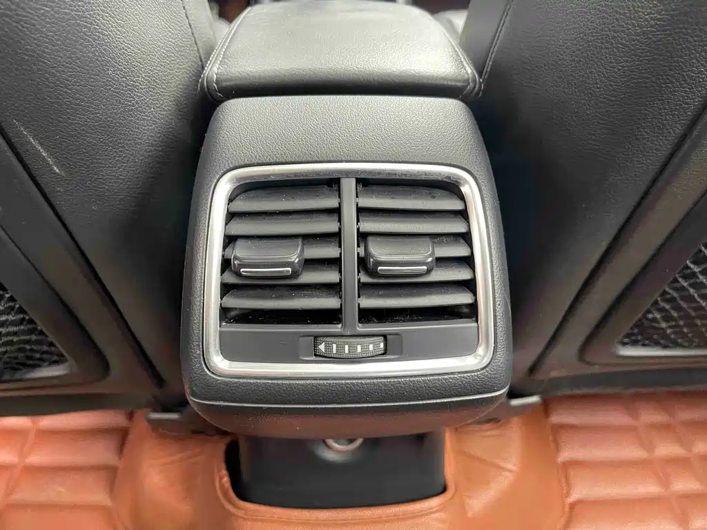 Audi Q3 2015 — фото 18