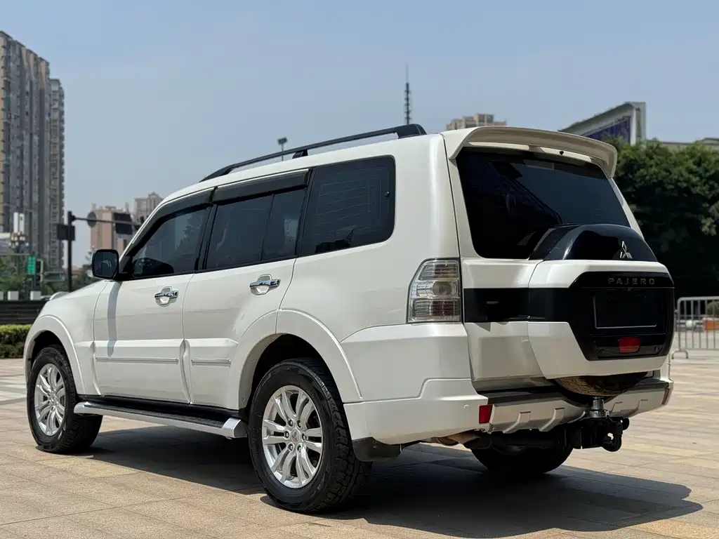 Mitsubishi Pajero 2020 — фото 4