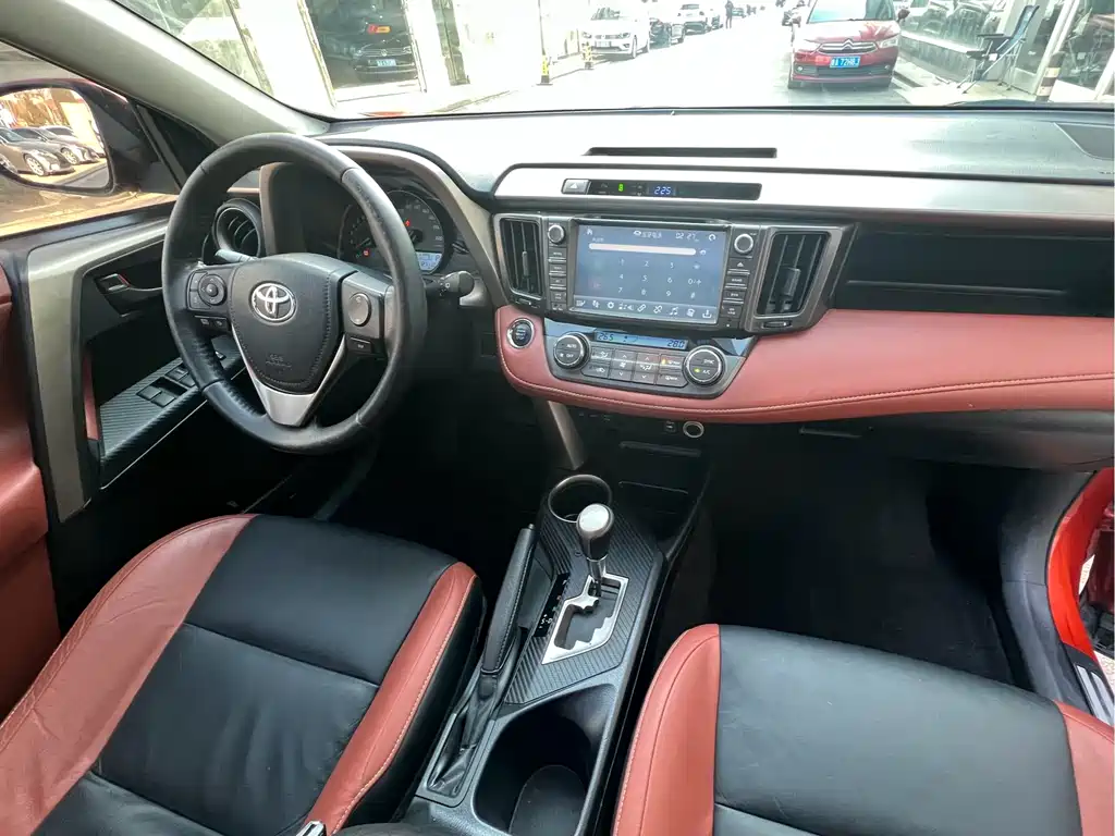Toyota RAV4 2014 — фото 16