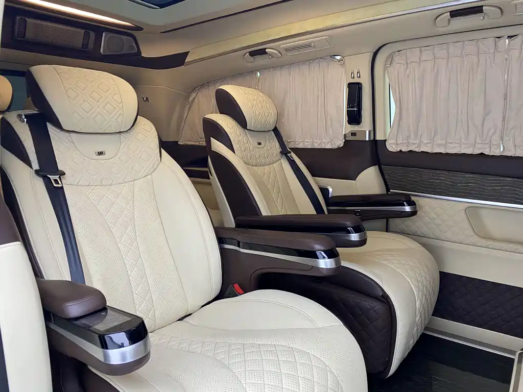 Mercedes-Benz V-Class 2020 — фото 14
