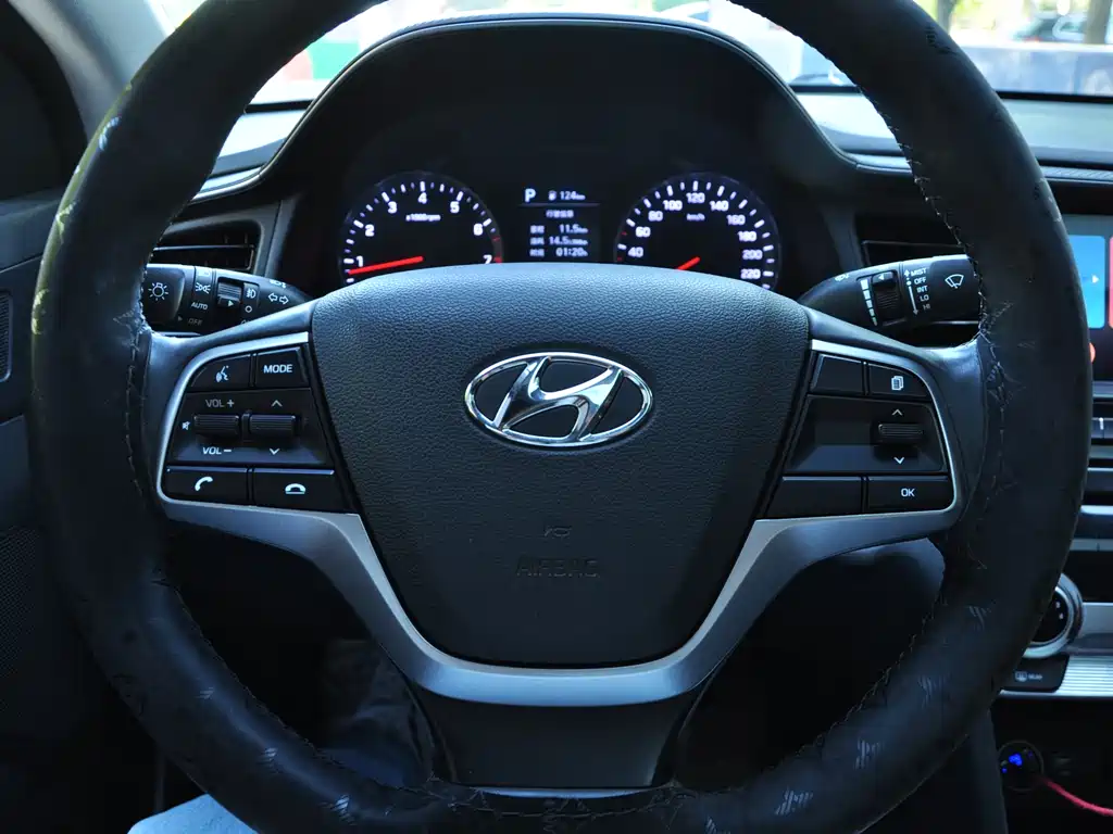 Hyundai Elantra 2019 — фото 15