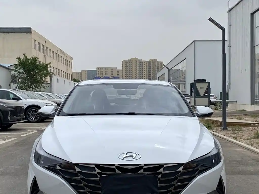 Hyundai Elantra 2022