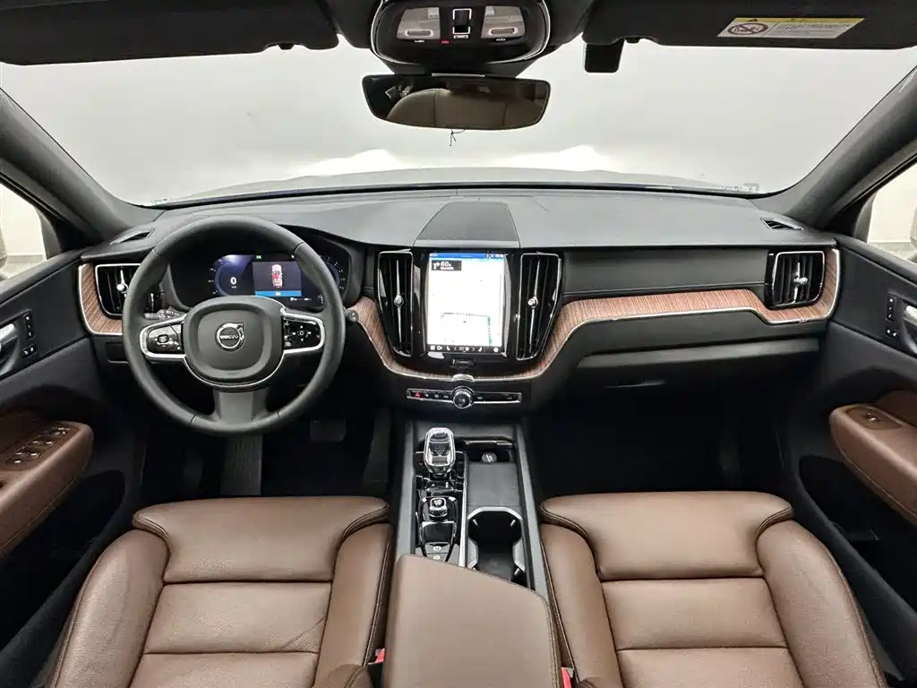 Volvo XC60 2025 — фото 16