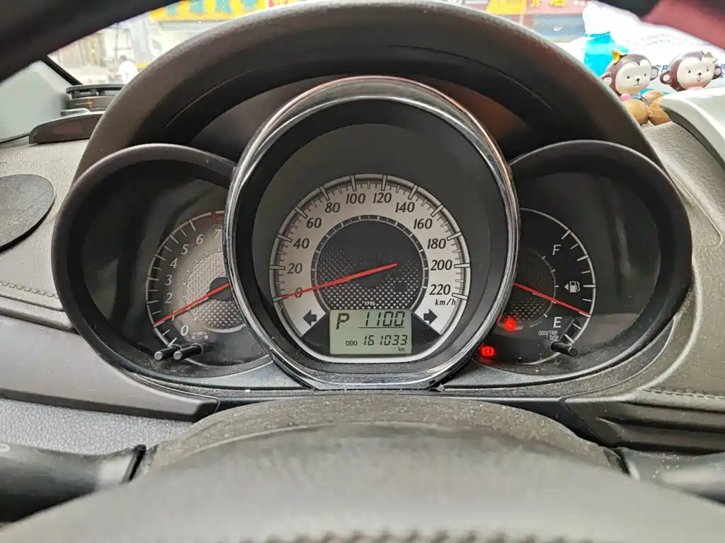 Toyota Yaris L 2014 — фото 8