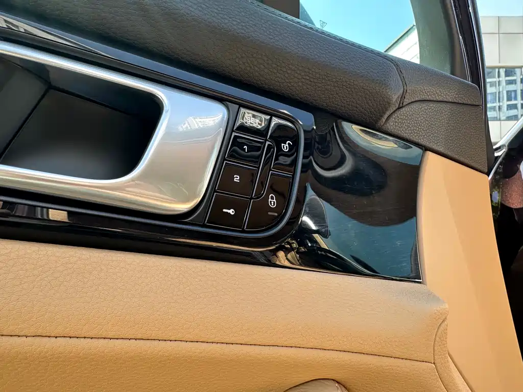 Porsche Panamera 2018 — фото 12