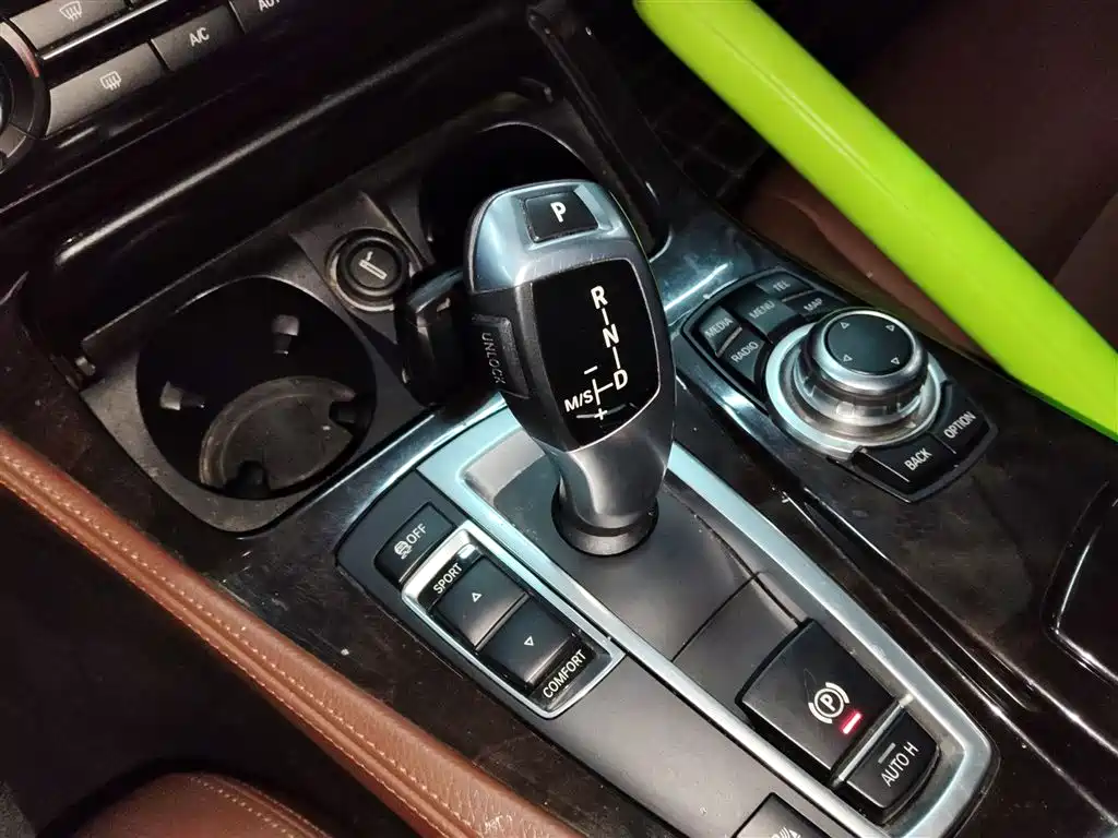 BMW 5 Series 2016 — фото 10